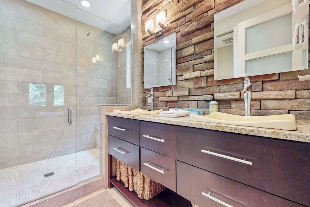 Shower, towels
