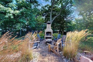 Terrace/patio - Stunning Lake Michigan Retreat w/ Pool, Hot tub, Grills, Fire pit, on the Beach (Coloma)