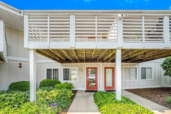 Exterior detail - Updated condo with well-equipped kitchen, pool, firepits, grill, & gas fireplace (Douglas)