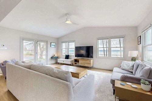 Tranquil Lakeview Retreat in Suttons Bay, with a private sauna, & large yard