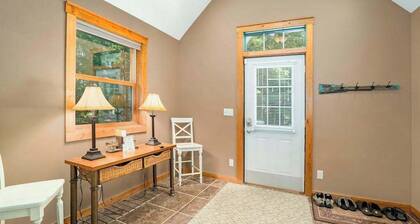 Charming lake cottage with a wet bar, firepit, fast WiFi, & washer/dryer