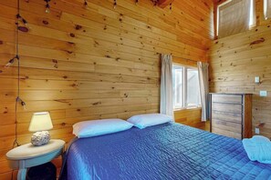 2 bedrooms, WiFi, bed sheets - Picturesque Home in Maple City w/ a Large yard, Great views, near Lakes & Trails (Maple City)