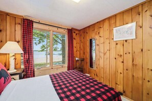 3 bedrooms, WiFi, bed sheets - The Summer Cabin | Lakefront house in Interlochen with private beach access (Interlochen)