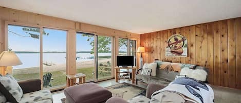 TV, fireplace, DVD player, offices