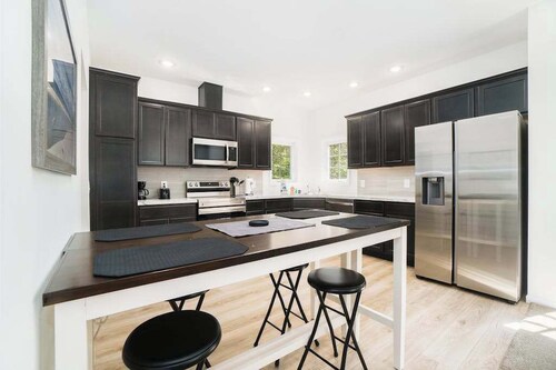 Secluded & contemporary cottage with a washer/dryer, central AC, & firepit