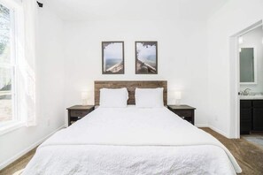 Iron/ironing board, WiFi, bed sheets - Secluded & contemporary cottage with a washer/dryer, central AC, & firepit (Honor)