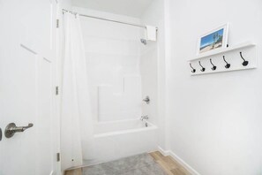Shower, hair dryer, towels - Secluded & contemporary cottage with a washer/dryer, central AC, & firepit (Honor)