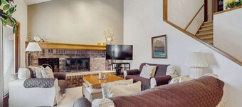 Spacious 3-level retreat w/ fireplace, wet bar, deck, tennis, skiing & golf near