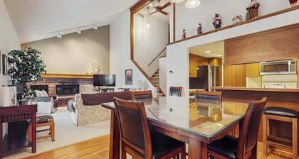 Spacious 3-level retreat w/ fireplace, wet bar, deck, tennis, skiing & golf near