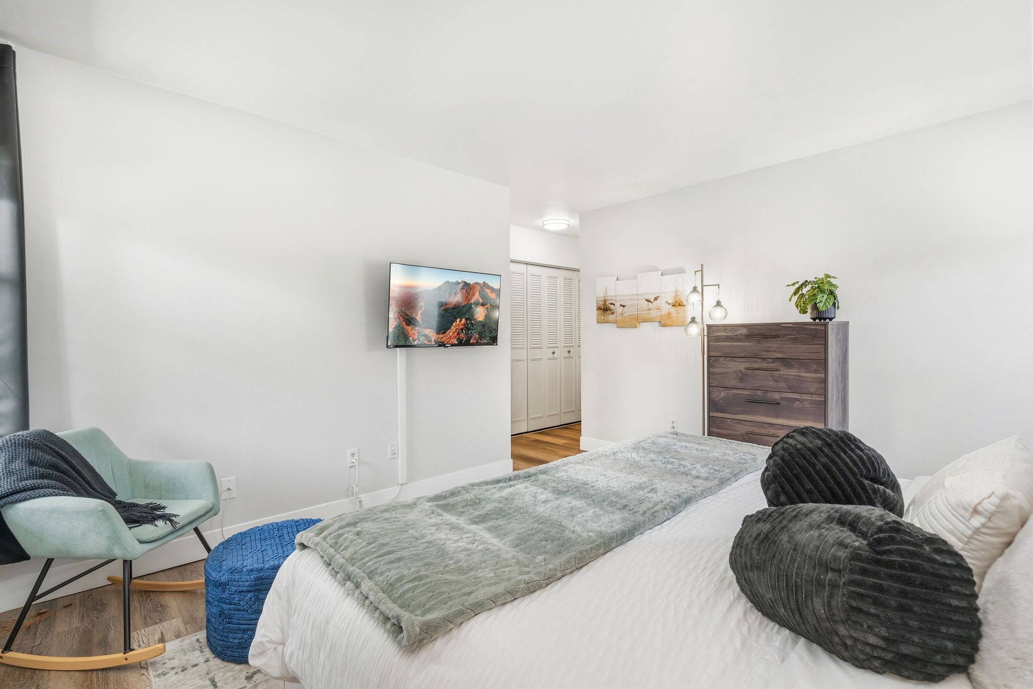 Desk, iron/ironing board, travel crib, internet