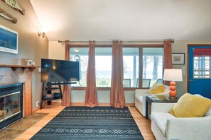TV, fireplace, DVD player, offices - Dog-friendly secluded home near Suttons Bay with water views, firepit, fireplace (Suttons Bay)