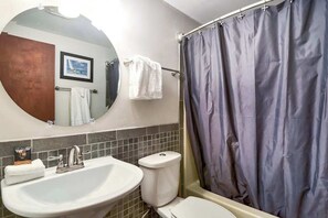 Shower, hair dryer, towels - Dog-friendly secluded home near Suttons Bay with water views, firepit, fireplace (Suttons Bay)