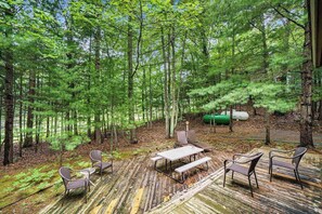 Outdoor dining - Stylish retreat with a full kitchen, sunroom, & W/D access (Glen Arbor)