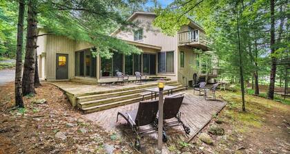 Stylish retreat with a full kitchen, sunroom, & W/D access