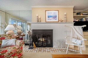 TV, fireplace, offices - Lake-view condo with private beach, fireplace, deck, washer/dryer, streaming (Glen Arbor)