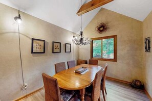 Dining - Dog-friendly home near the lake with a deck, fireplace, washer/dryer (Glen Arbor)
