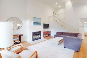 TV, fireplace - Spacious remodeled home near the lake with a washer/dryer, central AC (Glen Arbor)