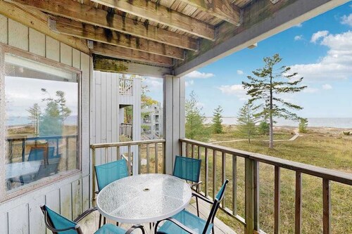 Cheery beachfront condo in Glen Arbor's Homestead Resort with deck & fireplace