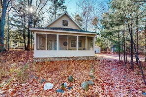 Exterior - Welcoming home in Downtown Glen Arbor with firepit, fireplace, washer/dryer (Glen Arbor)