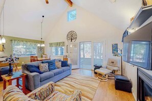 TV, fireplace, DVD player - Welcoming home in Downtown Glen Arbor with firepit, fireplace, washer/dryer (Glen Arbor)