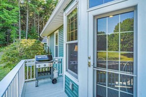 Property grounds - Gorgeous, dog-friendly home near the lake with fireplace, grill & washer/dryer (Arcadia)