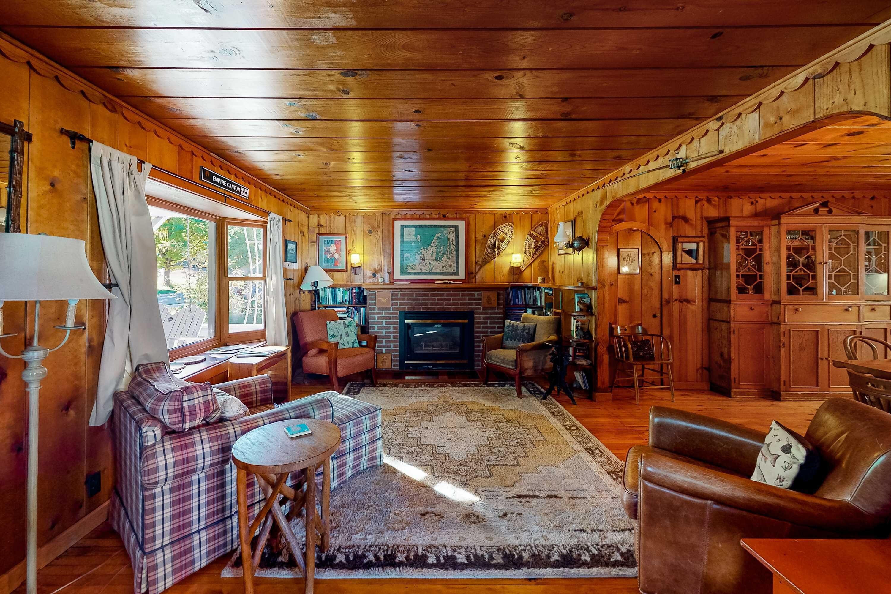 TV, fireplace, DVD player