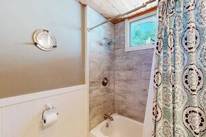 Shower, towels - Updated historical cottage near the beach with a fireplace, washer/dryer, AC (Empire)