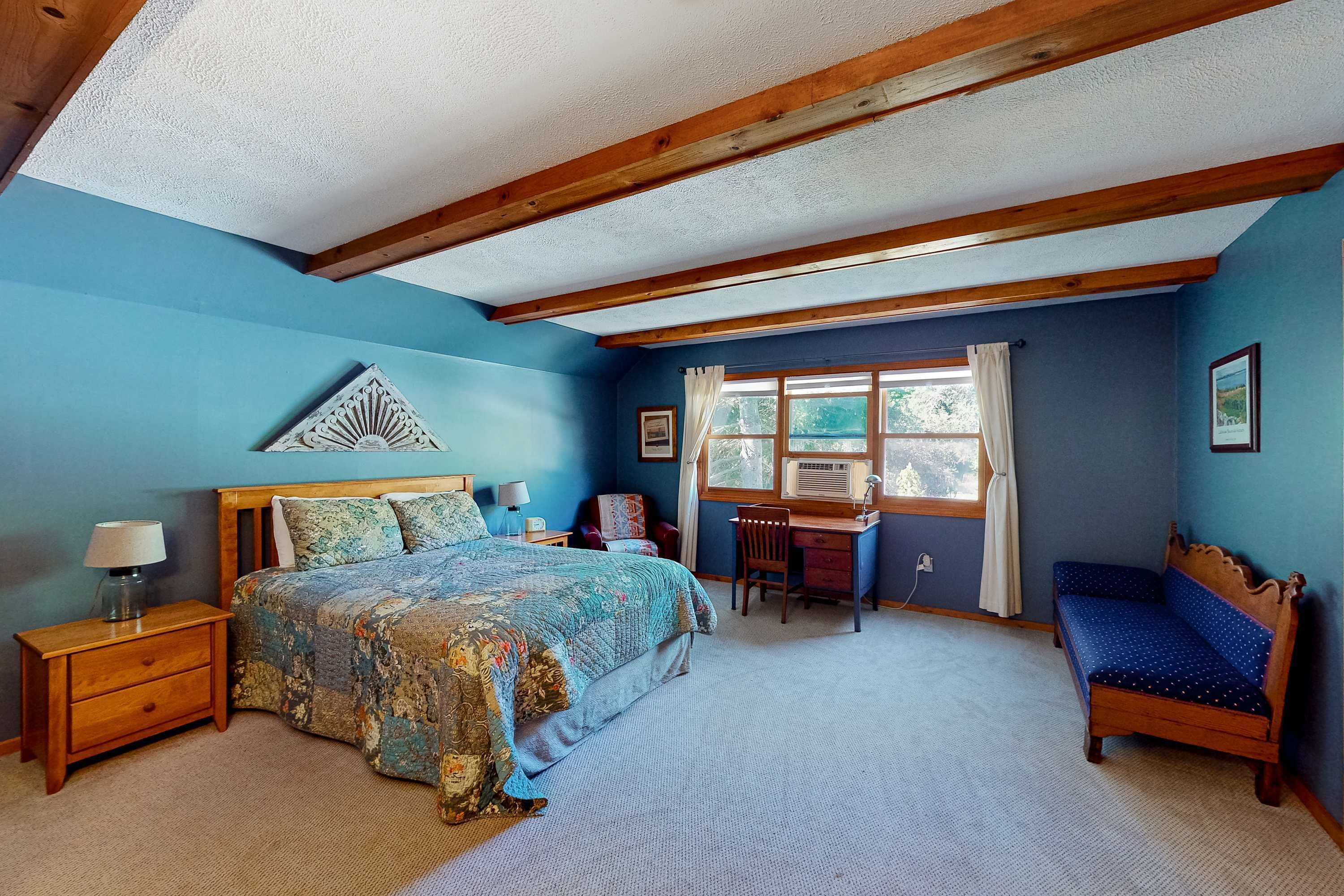 3 bedrooms, iron/ironing board, Internet, bed sheets