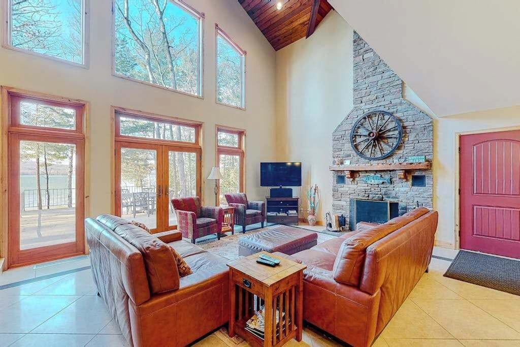 TV, fireplace, DVD player, offices