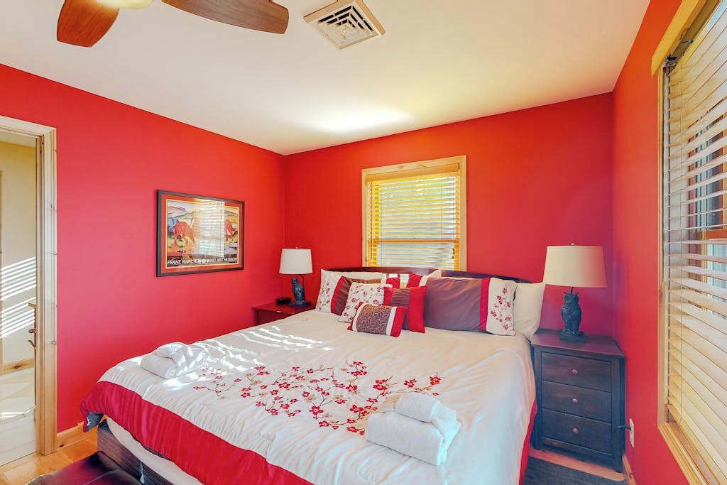 6 bedrooms, WiFi, bed sheets