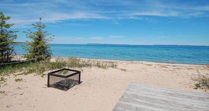 Spacious lake access home with a washer/dryer, central AC, nearby tennis