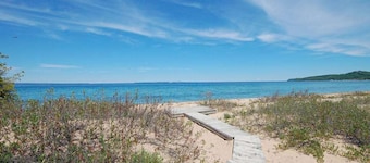Spacious lake access home with a washer/dryer, central AC, nearby tennis