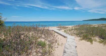 Spacious lake access home with a washer/dryer, central AC, nearby tennis