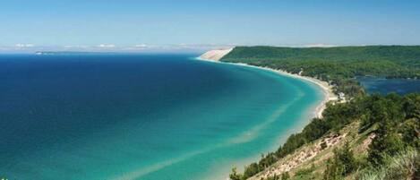 Na praia