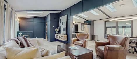 TV, fireplace, offices