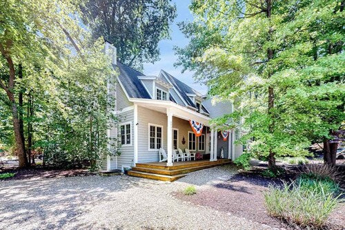 Newly-updated grand home in Union Pier‚Äôs Lakeshore Cottages with pool