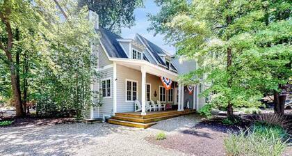 Newly-updated grand home in Union Pier’s Lakeshore Cottages with pool