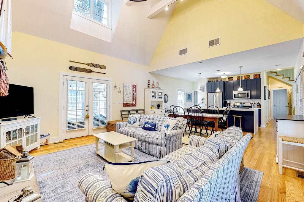 TV, fireplace, offices