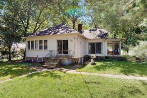 Exterior - Rustic beach cottage with partial lake views, grill, & WiFi - great location (Michiana)