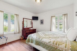 3 chambres, fer et planche à repasser, Wi-Fi, draps fournis