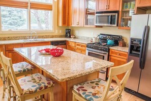 Fridge, microwave, oven, stovetop - Beautiful 2-Story Home Near Beach with Firepit, WiFi, Central AC - Dogs OK (Union Pier)