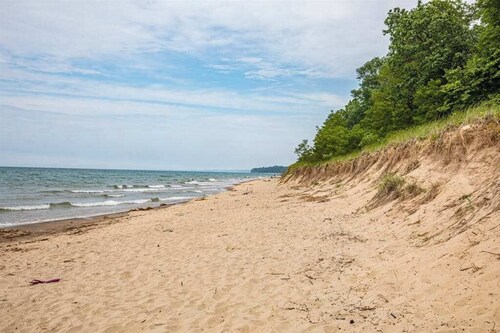 Beautiful 2-Story Home Near Beach with Firepit, WiFi, Central AC - Dogs OK
