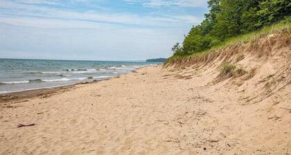 Beautiful 2-Story Home Near Beach with Firepit, WiFi, Central AC - Dogs OK