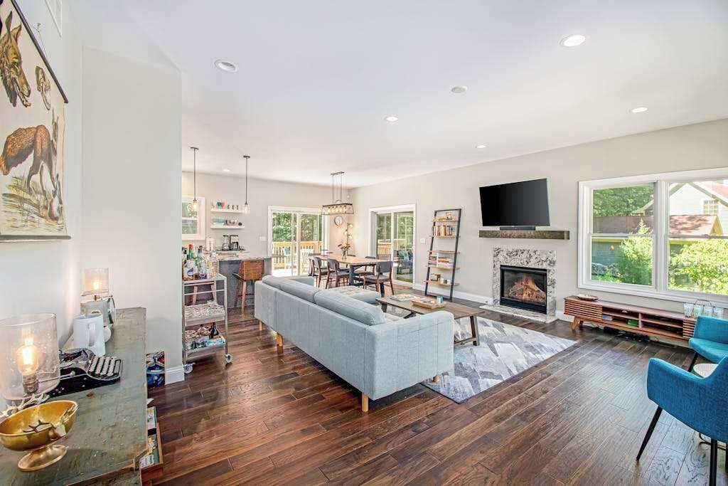 TV, fireplace, offices