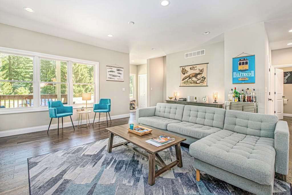 TV, fireplace, offices