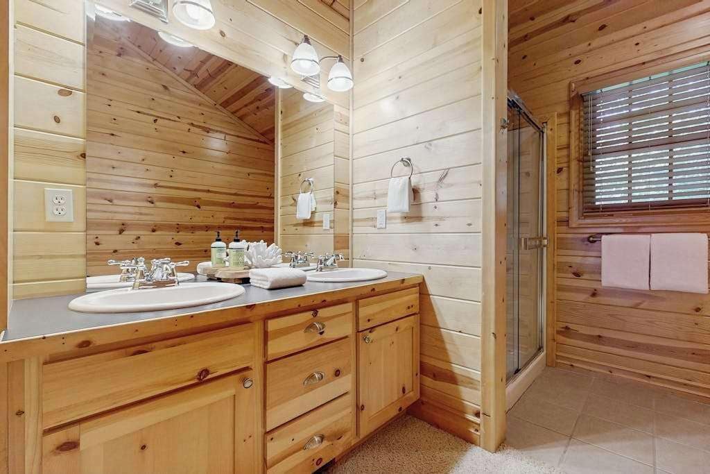 Een douche, een haardroger, handdoeken