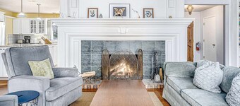 Home with central AC, WiFi, fireplace, gas grill, washer/dryer