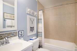 Shower, hair dryer, towels - Cute riverfront condo w/ shared deck, and kitchenette - close to beach (Saugatuck)