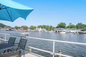 Outdoor dining - Cute riverfront condo w/ shared deck, and kitchenette - close to beach (Saugatuck)