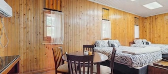 Peaceful wooded escape w/ kitchenette, gas grill, WIFI, lakes & trails nearby